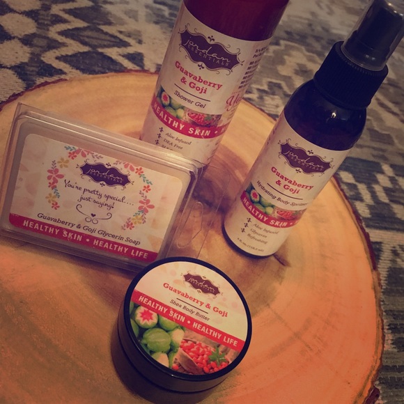 Jordan Essentials Other - Jordan Essentials Guavaberry & Goji Set